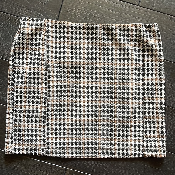 Full Tilt pull on mini skirt in plaid - Picture 2 of 6